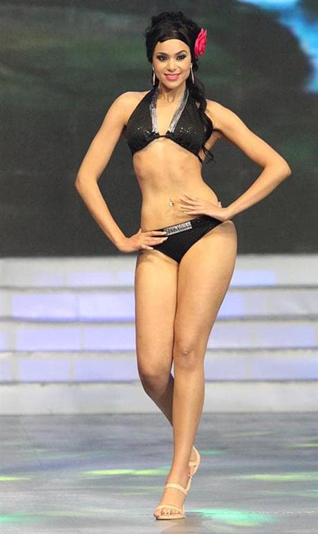 Cartier Zagorski from Zambia Miss Earth 2014 Top 16 in Swimsuit