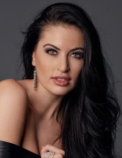 Siera Bearchell Contestant from Canada Glam Shot for Miss Universe 2016 (Photo Credits: Miss Universe Facebook Official)