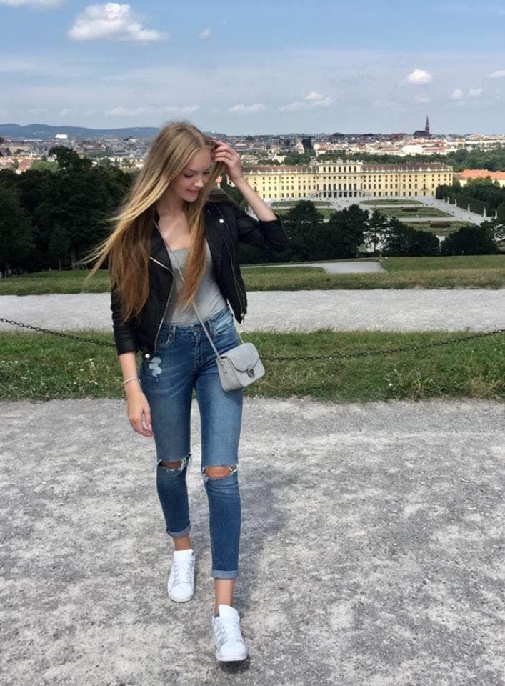 Marlene Nakovits (Miss Niederösterreich 2017) Photoshoot (Courtesy FaceBook/missaustriacorporation)