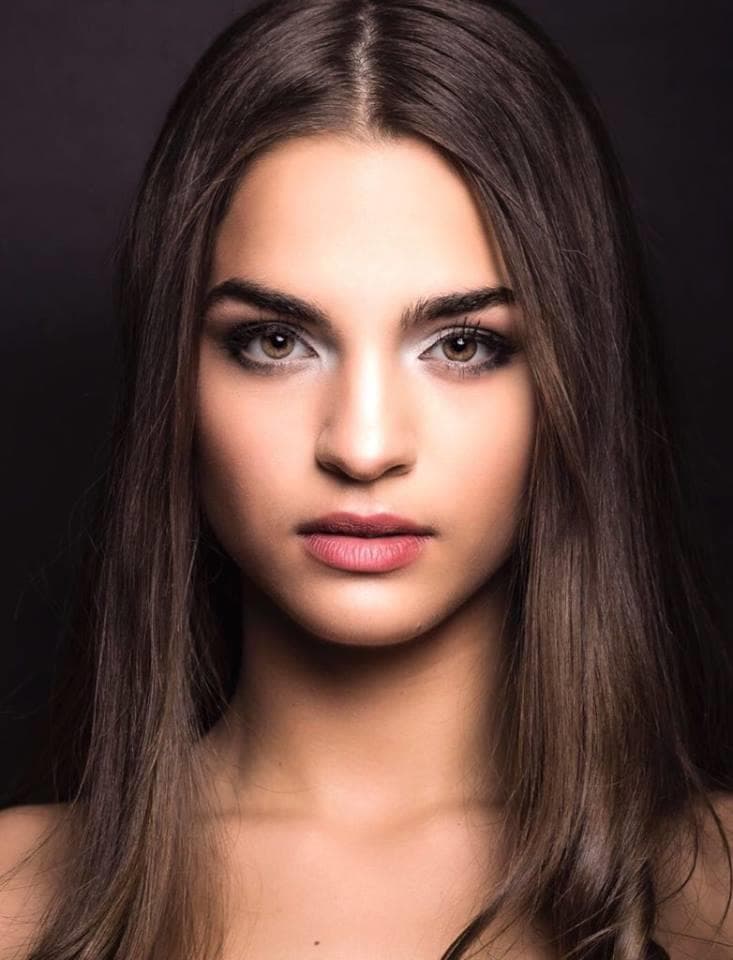 Bianca Kronsteiner (Miss Oberösterreich 2017) Photoshoot (Courtesy FaceBook/missaustriacorporation)