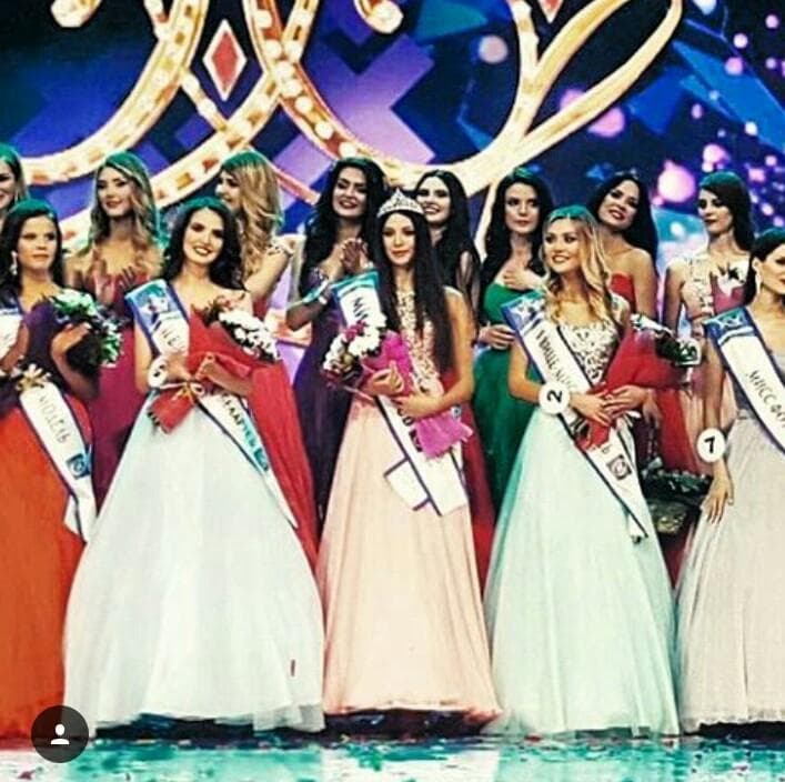 Polina Borodacheva Miss Belarus 2016 with Miss Belarus 2016 other winners (Photo Credits: Miss Belarus /Facebook Official)