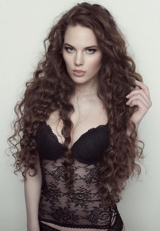 Katja Purtscheller (Miss Online 2017) Photoshoot (Courtesy FaceBook/missaustriacorporation)