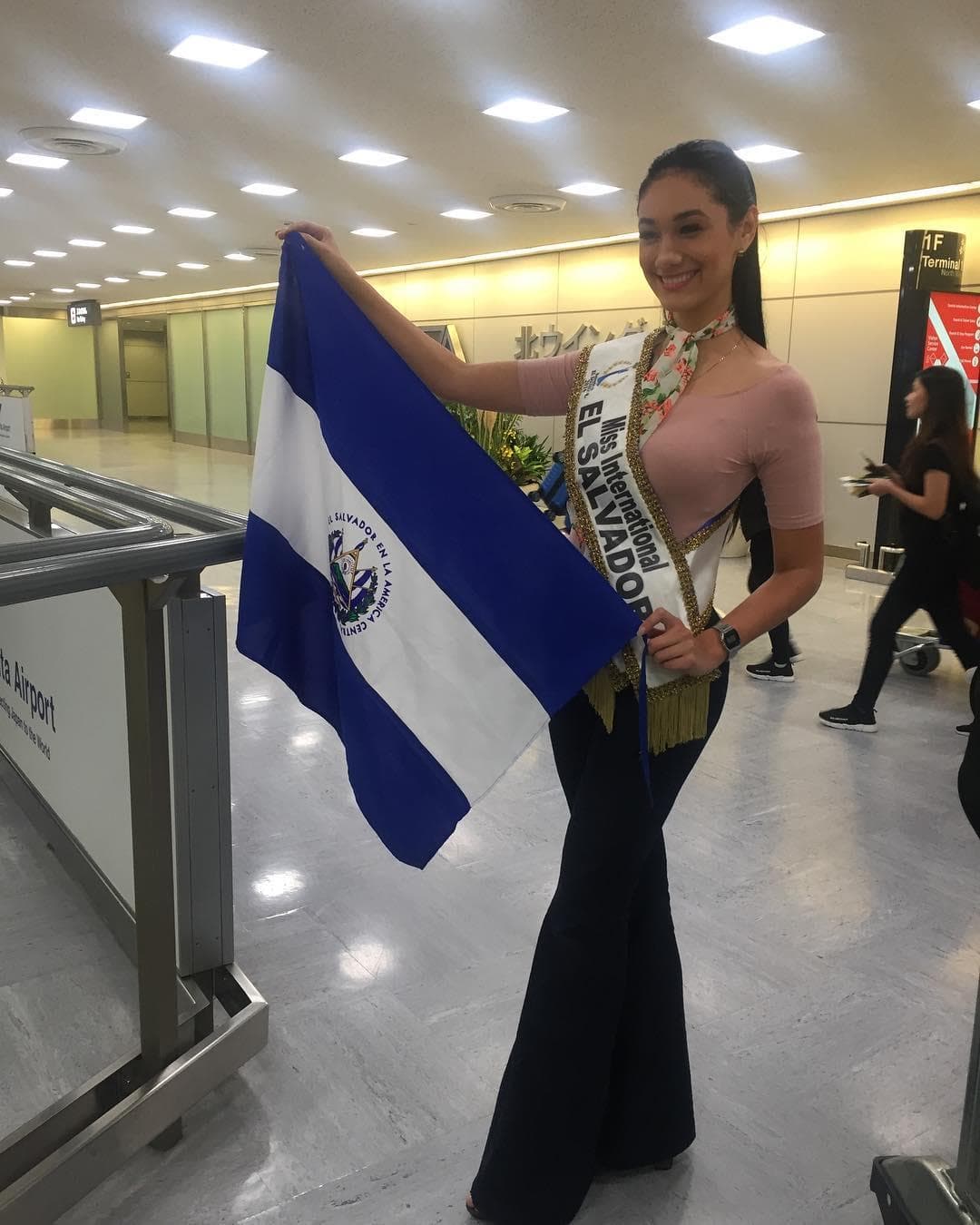 Fátima Yolanda Mauricio Mangandi Miss International El Salvador 2017