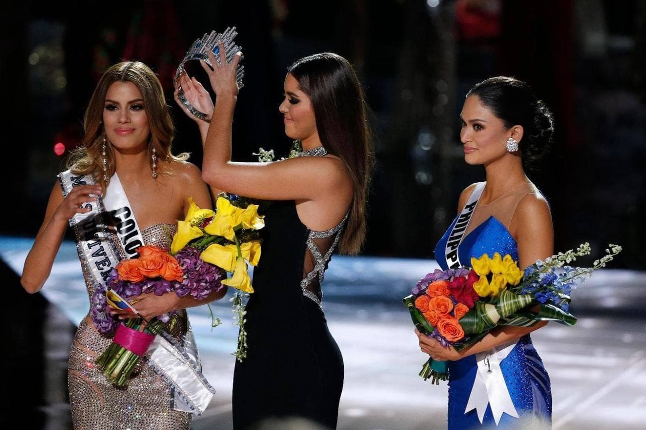 The moment when Miss Universe 2014, Paulina Vega taking Ariadna Maria Gutierrez Arevalo, Miss Colombia crown back (Photo Credit: Miss Universe Official)