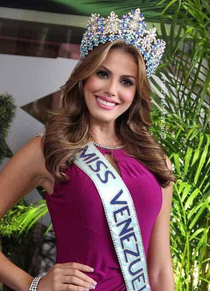 Anyela Galante Salerno Contestant from Venezuela in Long Gown for Miss World 2015 (Photo Credits: Facebook Official)