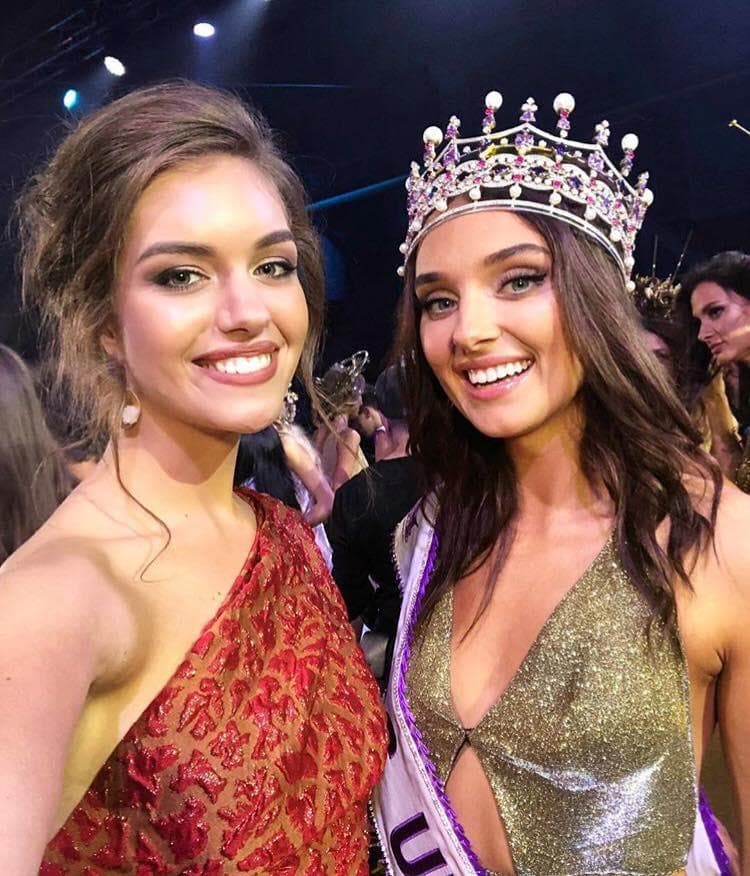 Veronika Didusenko winner Miss Ukraine 2018 with Miss Ukraine 2016 (Photo Source: Miss Ukarine Official FaceBook)