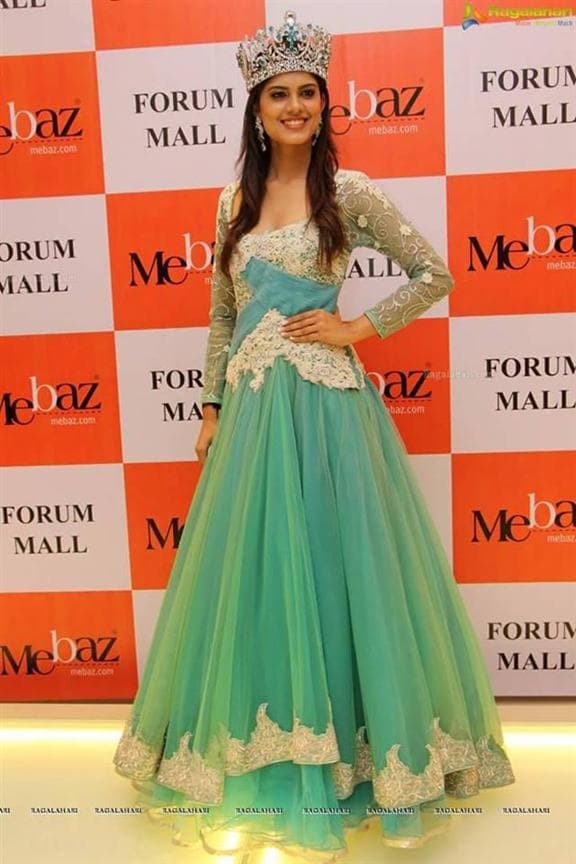 Miss Supranational 2014 Asha Bhat at fashion collection opening