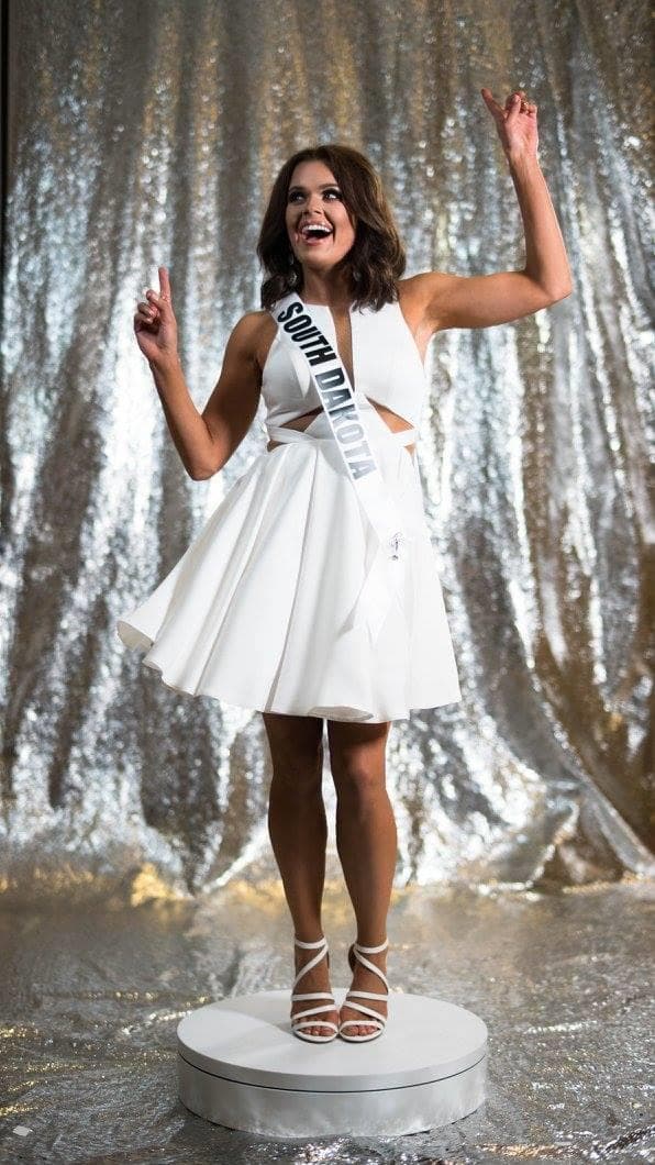 Tessa Dee Miss South Dakota USA 2017 Official Photoshoot (Photo Credit: Miss USA Facebook Official)