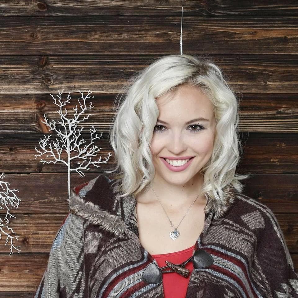 Magdalena Leitner (Miss Styria 2017) Photoshoot (Courtesy FaceBook/missaustriacorporation)