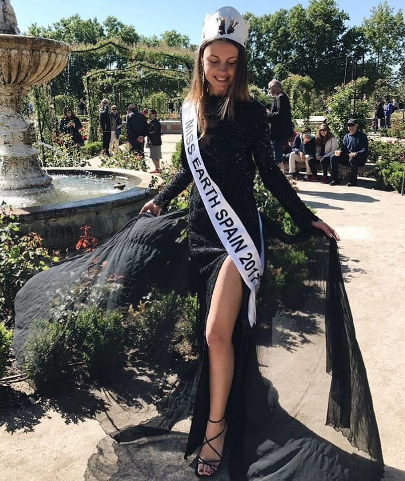 Noemi Sartal Loira Crowned Showstars Spain 2017 Evening Gown (Photo Credit: Facebook Official)