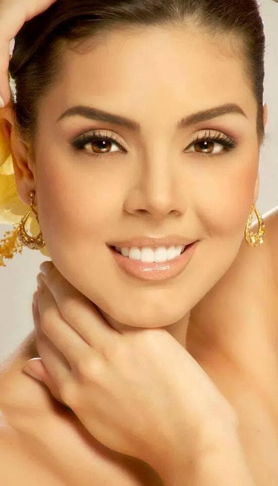 Natalia Ochoa Calle contestant Miss International 2015