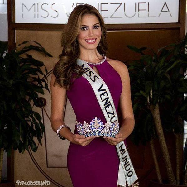 Anyela Galante Salerno Contestant from Venezuela in Long Gown for Miss World 2015 (Photo Credits: Facebook Official)