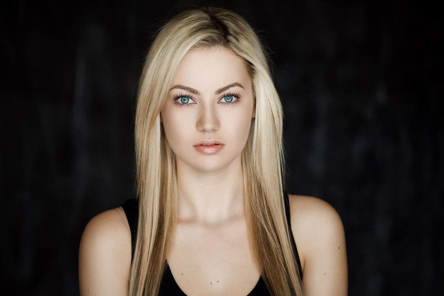 Stefanie Buchmann (Miss Online 2017) Photoshoot (Courtesy FaceBook/missaustriacorporation)