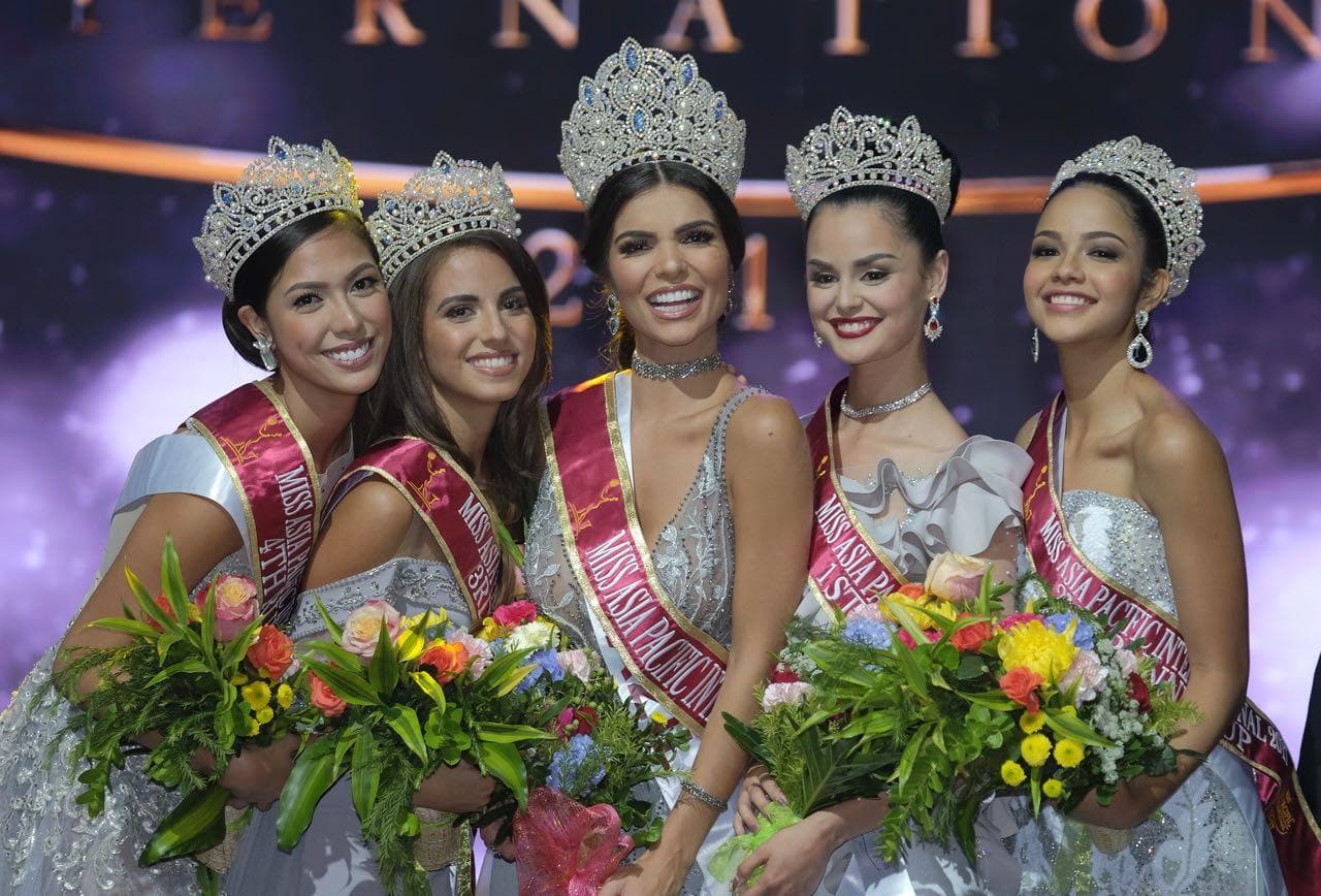 Francielly Ouriques from Brazil winner Miss Asia Pacific International 2017 with her runners-up