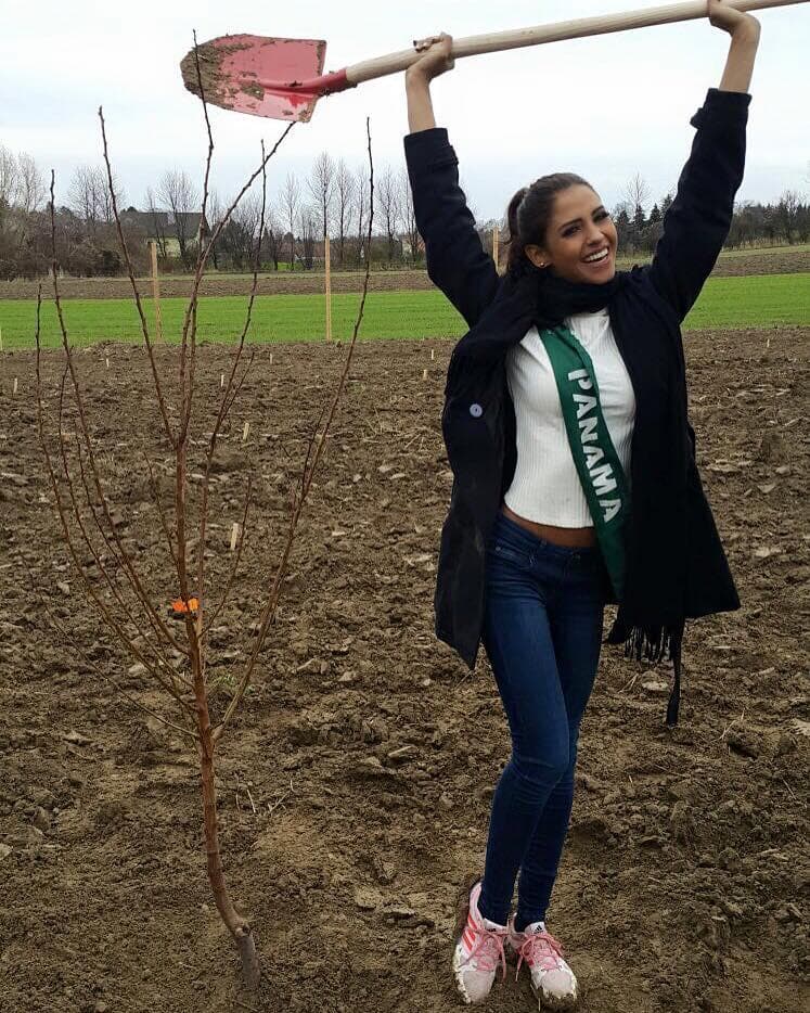 Carmen Jaramillo contestant from Panama for Miss Earth 2015