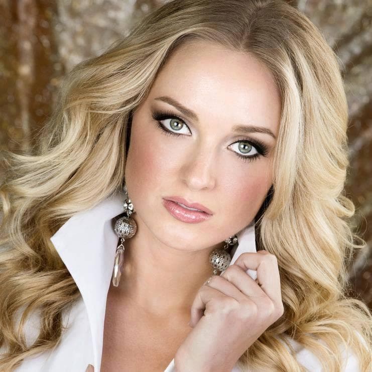 Lindsay Becker from Minnesota  Contestant Miss US International 2015