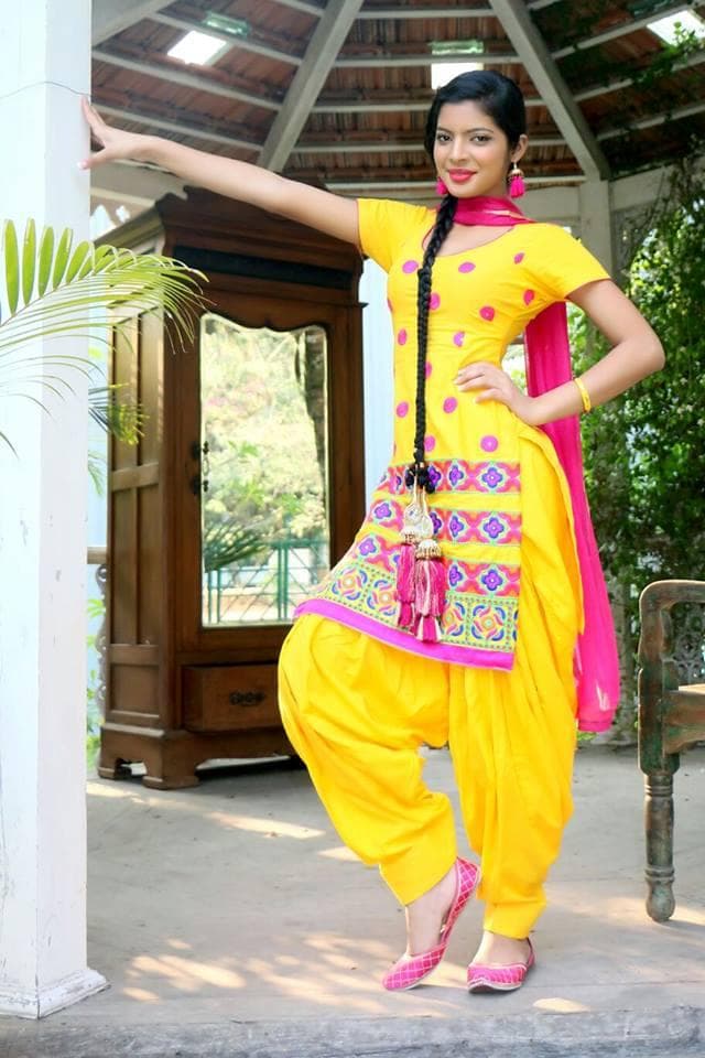 Navpreet Kaur Contestant Femina Miss India 2016 (Photo Credits: Femina Miss India Facebook Official)