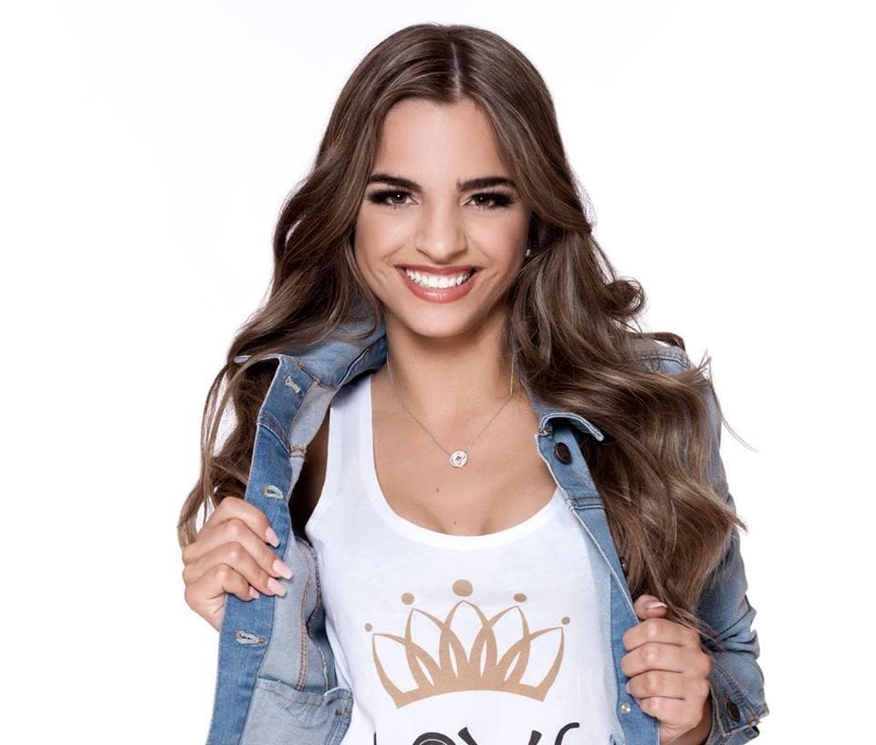 Bianca Kronsteiner (Miss Oberösterreich 2017) Photoshoot (Courtesy FaceBook/missaustriacorporation)