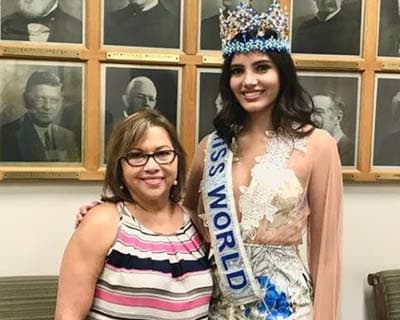 Stephanie Del Valle welcomed by Mayor Rahm Emanuel to Chicago