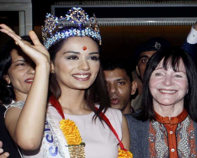 Manushi Chhillar receives grand Welcome on homecoming!