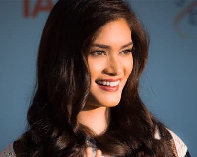 Vice Ganda will be sharing screen with Miss Universe 2015, Pia Wurtzbach