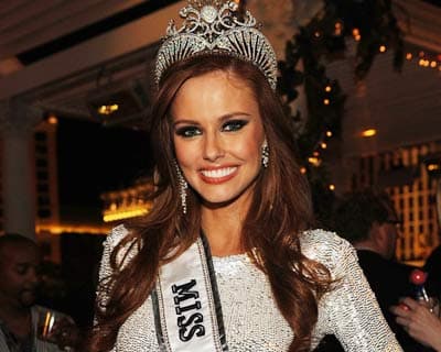 Former Miss USA Alyssa Campanella turned fashion blogger and is now dominating NYFW!