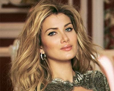 Mireia Lalaguna Royo Miss World 2015 looks splendid in ¡Hola! Magazine!