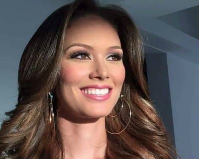Charlene Leslie crowned as Miss Universe Aruba 2016