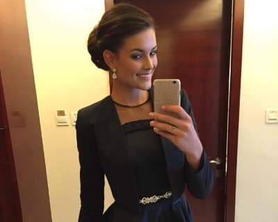 Rolene Strauss Miss World 2014 travels to Indonesia
