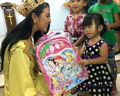 Ariska Putri delighted to meet children at orphanage and school