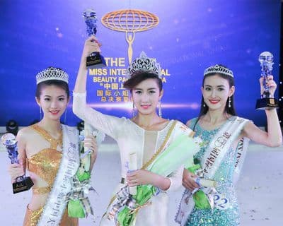 Liu Xinyue crowned Miss International China 2015