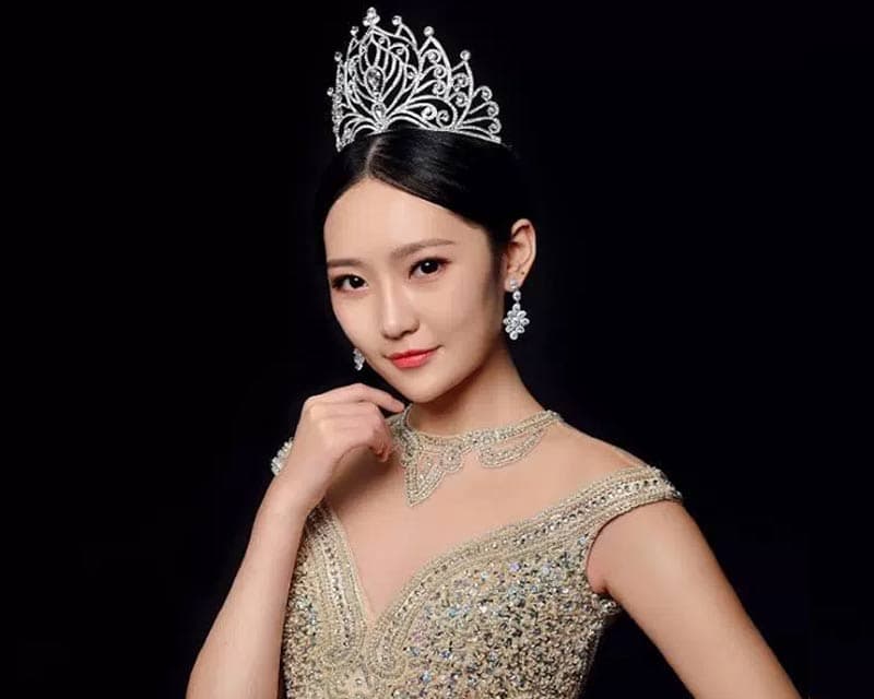 Guan Siyu crowned Miss World China 2017