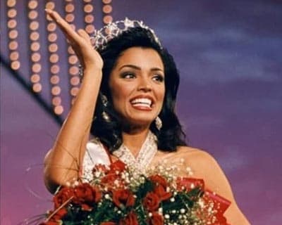 Mourning the loss of Miss Universe 1995 Chelsi Smith