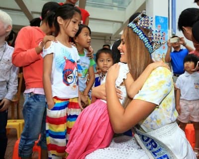 Miss World 2015 Contestants visit Julia Morley’s Orphanage
