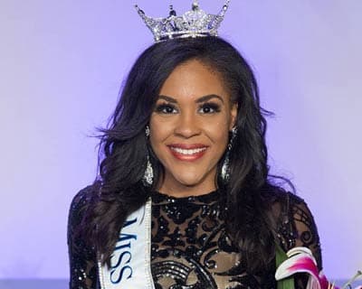 Jennifer Davis crowned as Miss Missouri 2017 for Miss America 2018