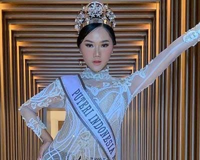 Sheilla Permata crowned Puteri Indonesia Nusa Tenggara Barat 2021/2022 for Puteri Indonesia 2022