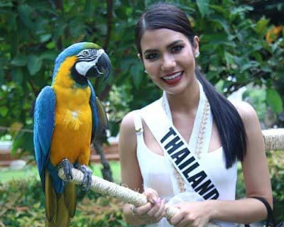 Miss Universe 2016 beauties visit the Baluarte Zoo in Philippines