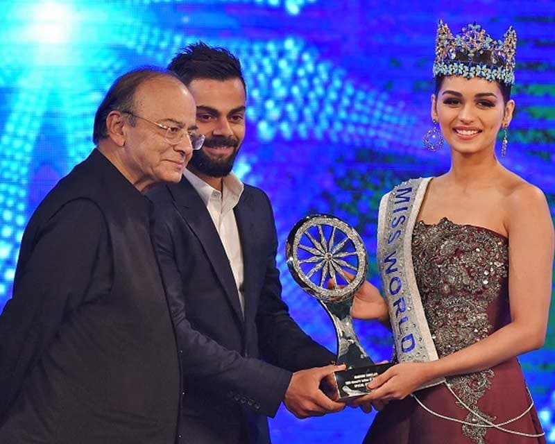 Manushi Chhillar awarded with CNNNews18 Indian of the year