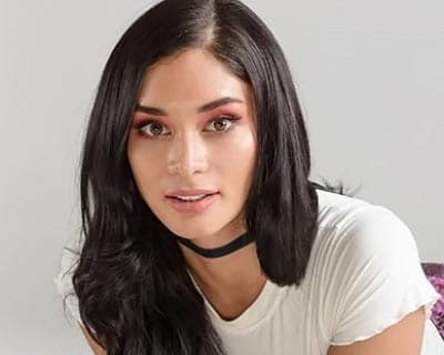 Pia Wurtzbach wins Best Host and Best Show award for ‘Pia’s Postards’ at the 18th Gawad Tanglaw