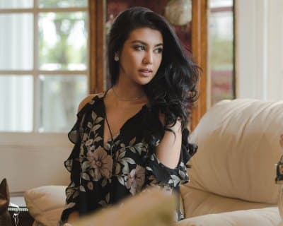Ariska Putri Pertiwi is busy with the HOWE Magazine photoshoot