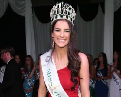 Niamh Kennedy crowned as Miss World Ireland 2016