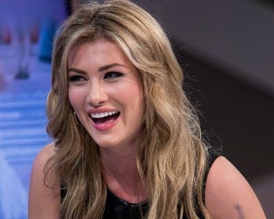 Mireia Lalaguna looks surreal in this latest photoshoot