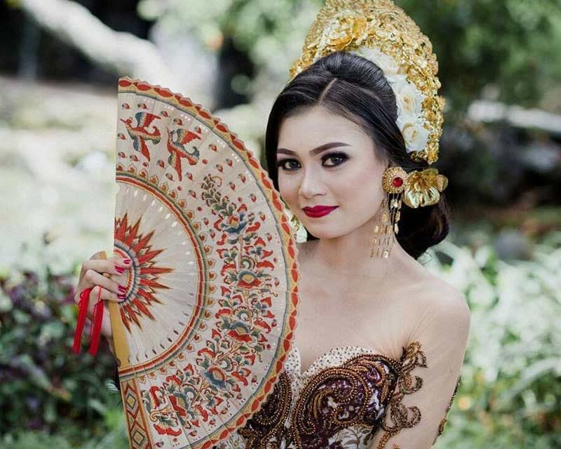 Anak Agung Ayu Mirah Cynthia crowned Puteri Indonesia Bali 2018 for Puteri Indonesia 2018