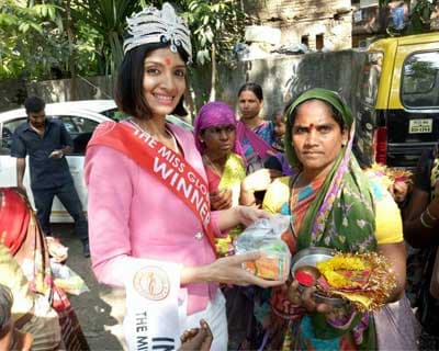 Dimple Patel receives a grand Homecoming after winning The Miss Globe 2016 crown