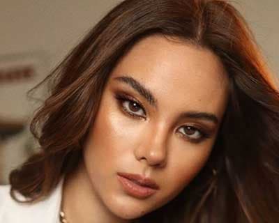 Miss Universe 2018 Catriona Gray returns to Australia as she reunites with her parents