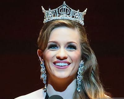 Betty Cantrell Miss America 2016 Performed at Christmas Spectacular Show