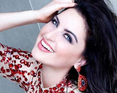 Siera Bearchell crowned as Miss Universe Canada 2016