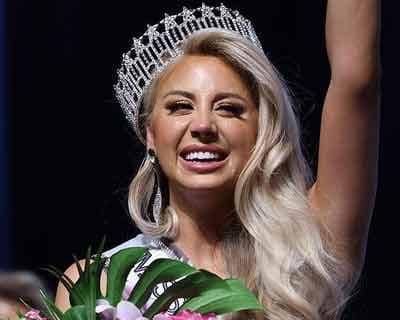 Samantha Paige Toney crowned Miss Indiana USA 2022 for Miss USA 2022