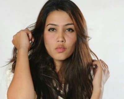 Roshani Khatri crowned as Miss Nepal Earth 2016