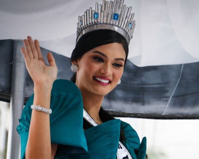 Pia Wurtzbach during gala homecoming parade in Philippines